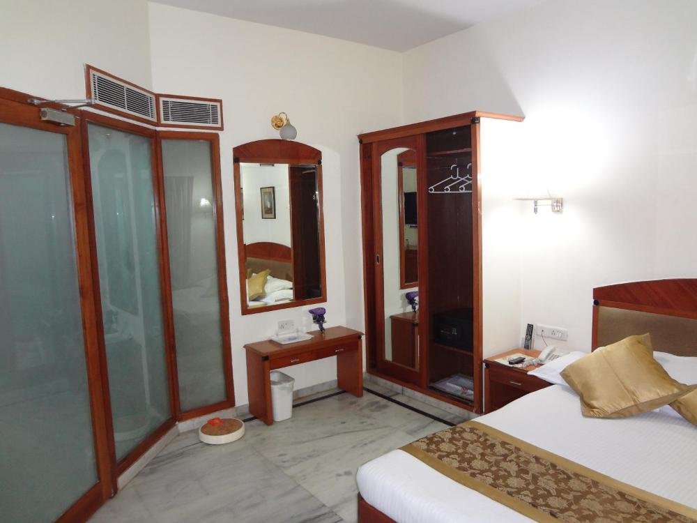 Room image 2